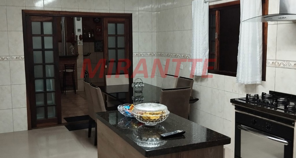 Sobrado de 213m² com 4 quartos em Parque Continental II