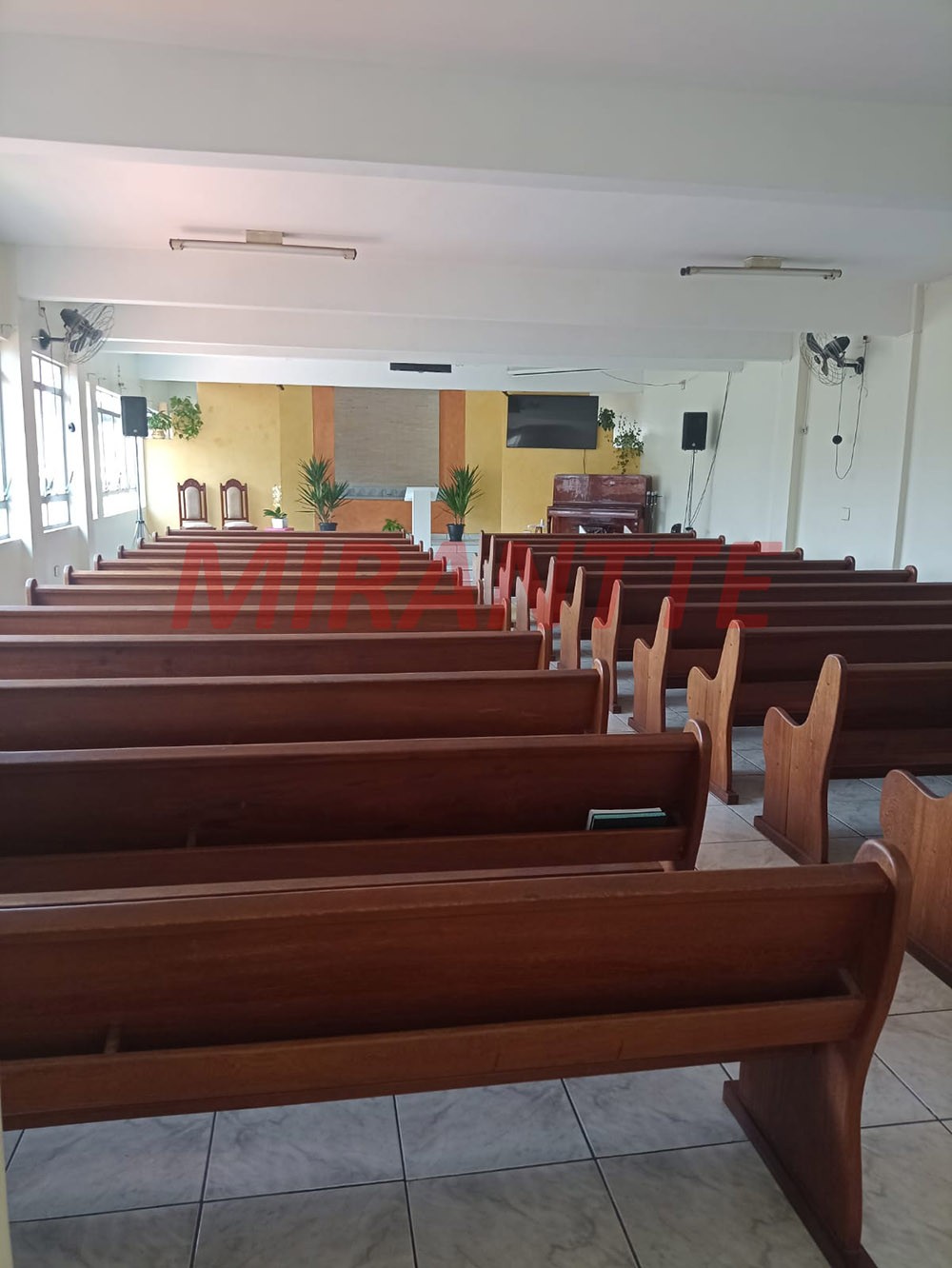 Comercial de 400m² em Imirim