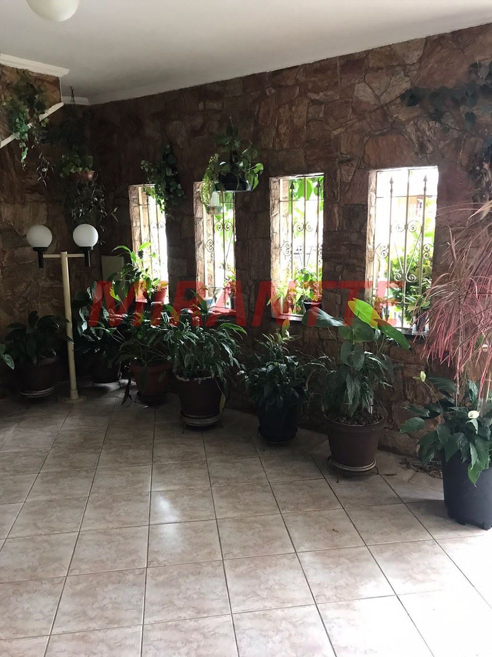 Sobrado de 264m² com 2 quartos em Picanço