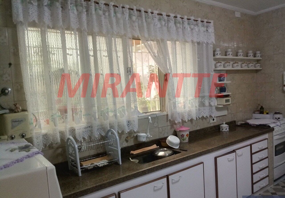 Sobrado de 264m² com 2 quartos em Picanço