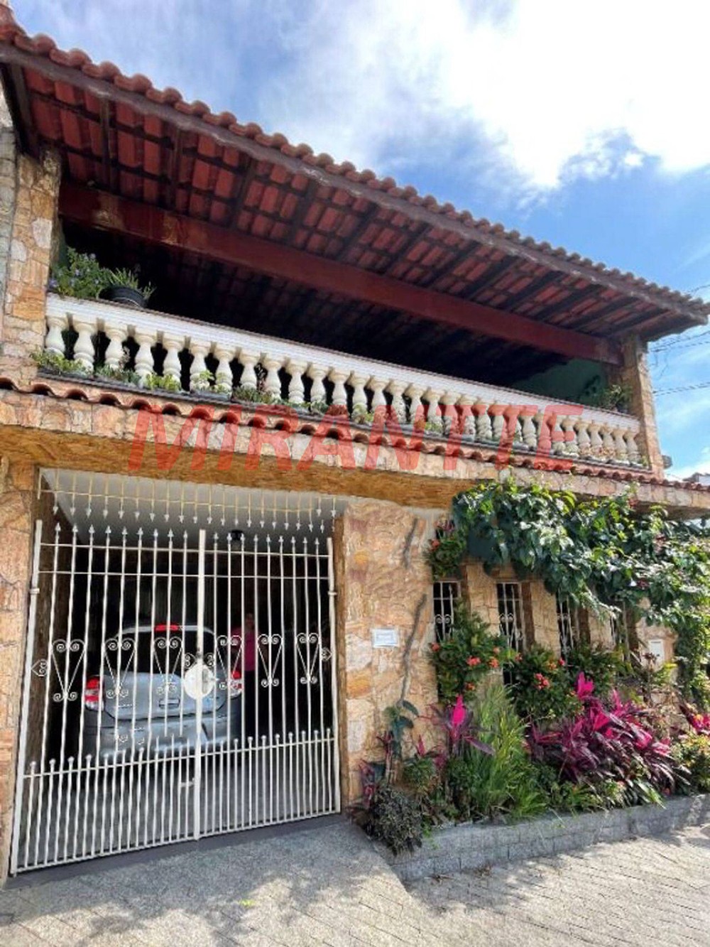 Sobrado de 264m² com 2 quartos em Picanço