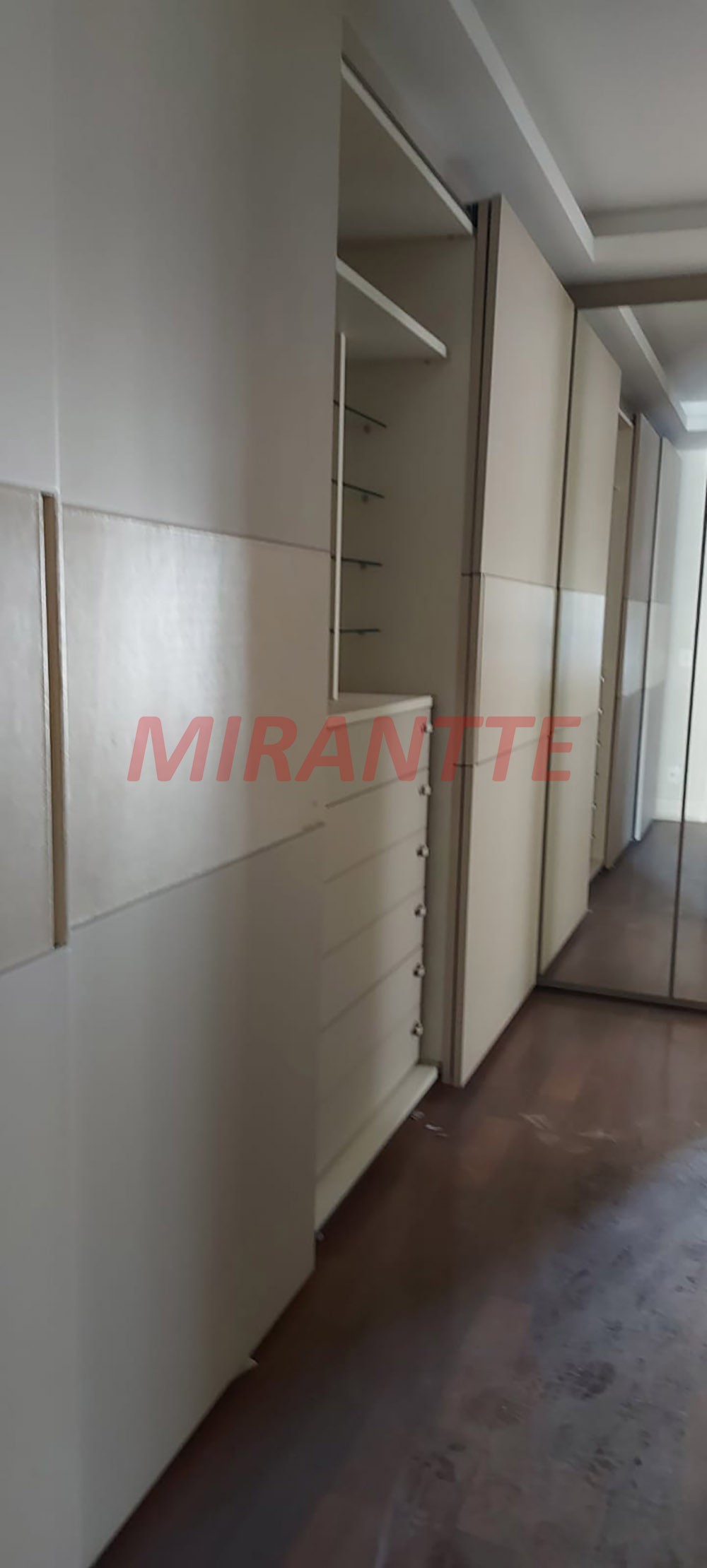 Apartamento de 264m² com 4 quartos em Santana