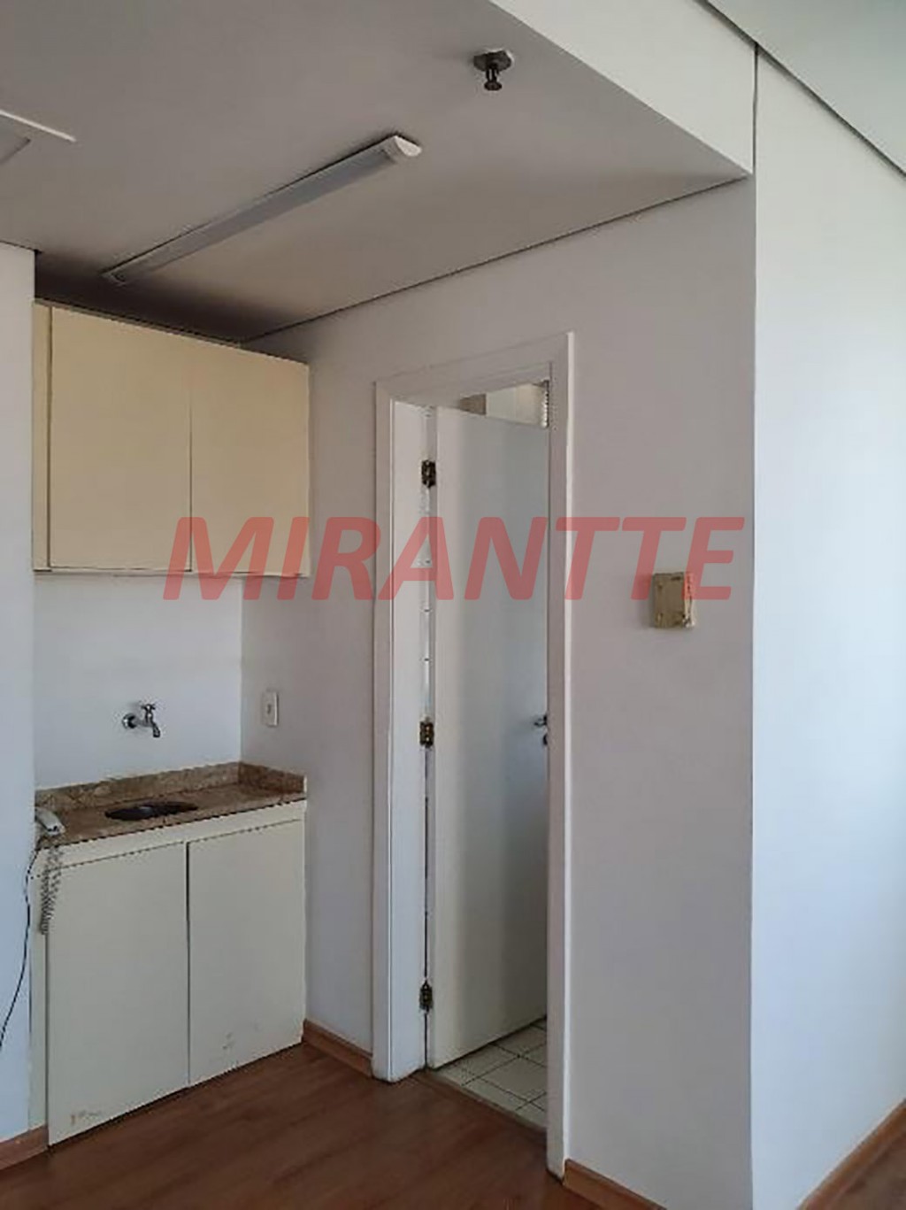 Conjunto comercial de 68m² em Cidade Monções