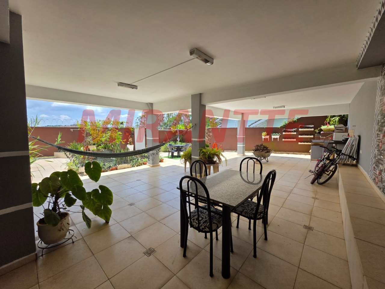 Cond. fechado de 282m² com 3 quartos em Vila Irmaos Arnoni