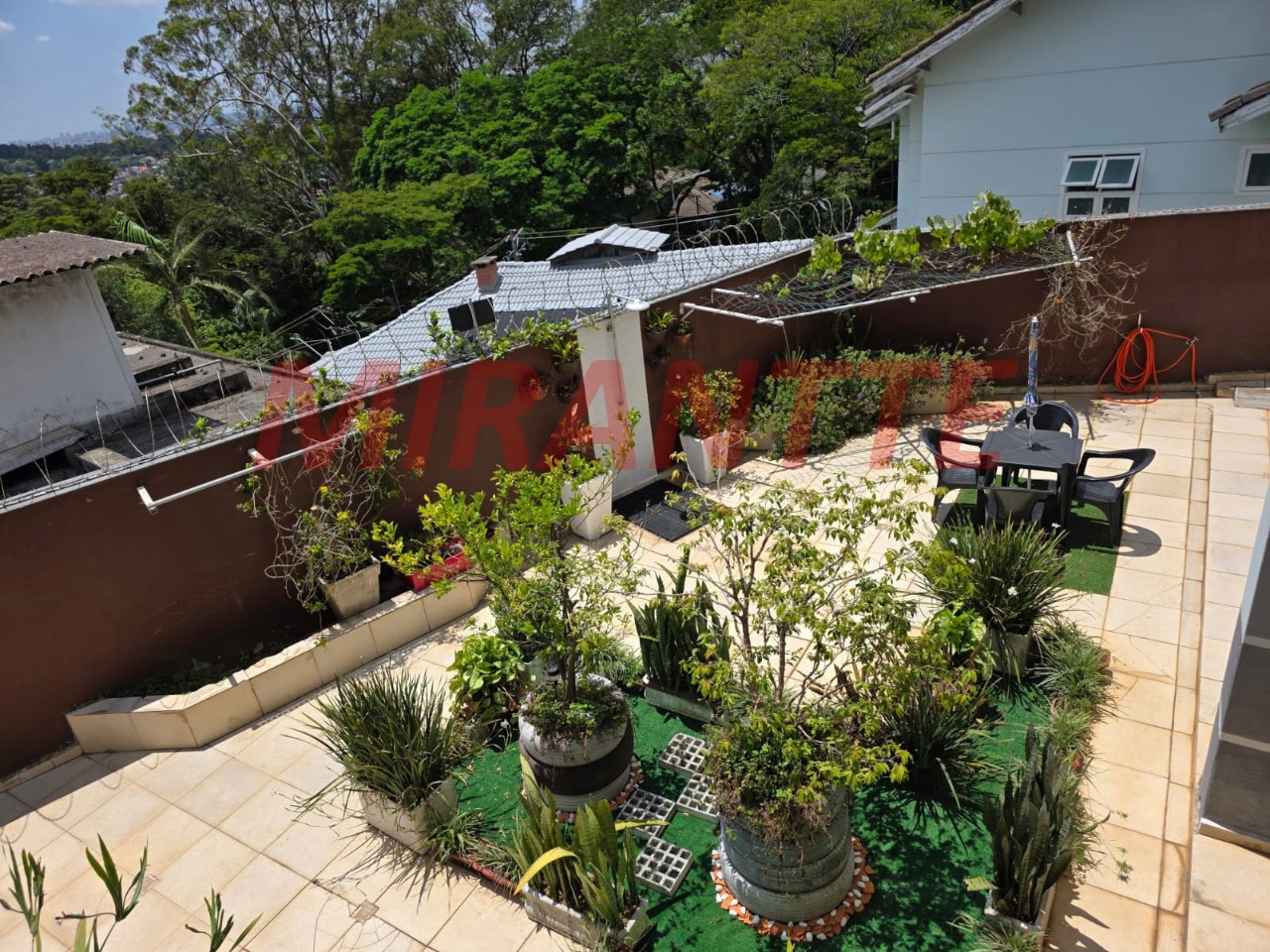 Cond. fechado de 282m² com 3 quartos em Vila Irmaos Arnoni