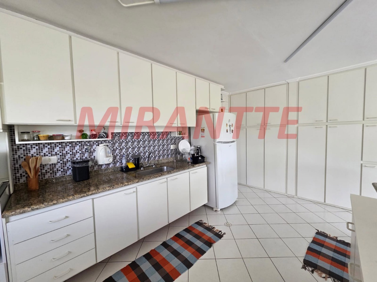 Cond. fechado de 282m² com 3 quartos em Vila Irmaos Arnoni