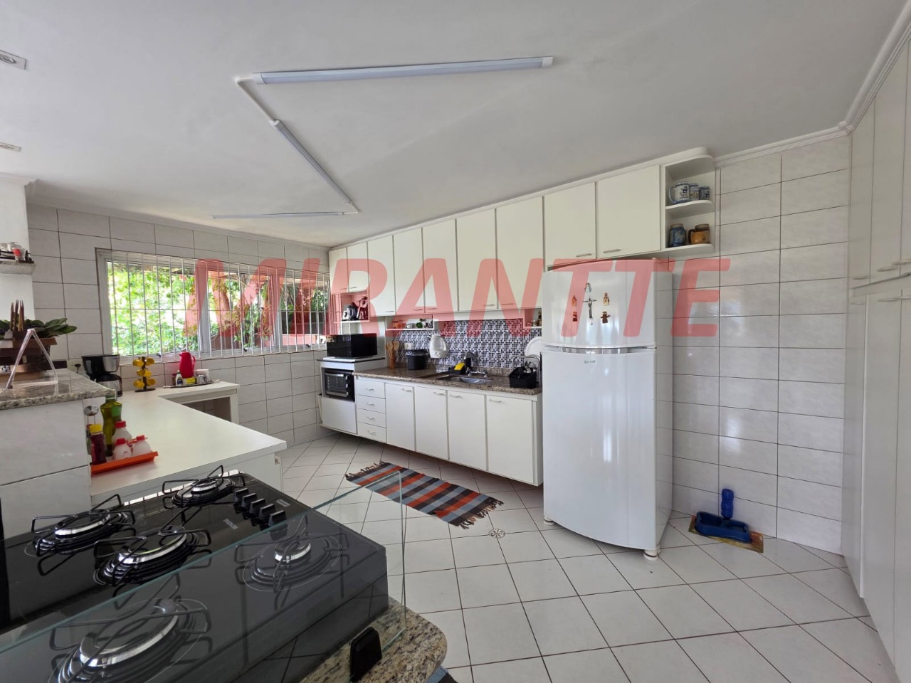 Cond. fechado de 282m² com 3 quartos em Vila Irmaos Arnoni