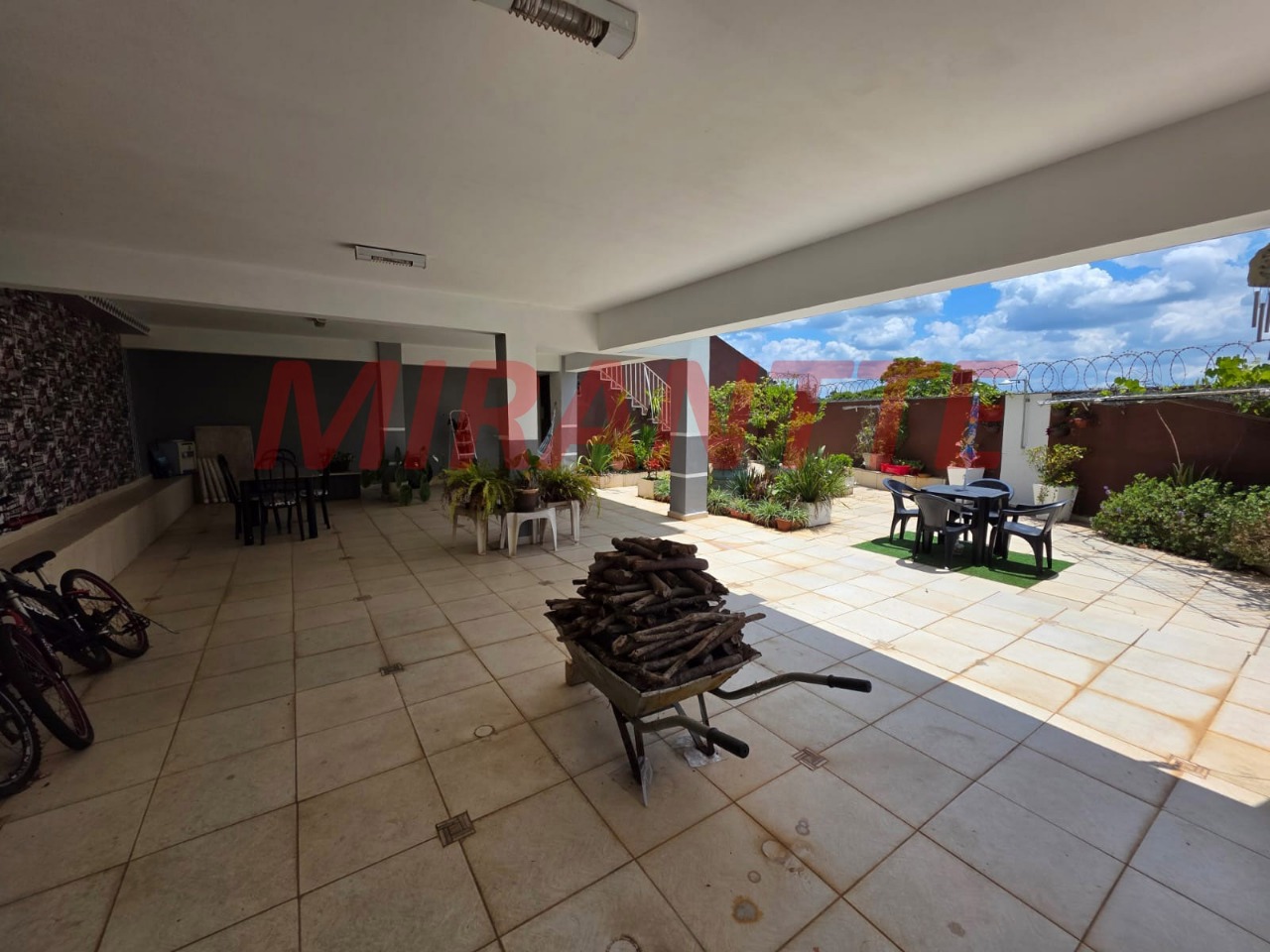 Cond. fechado de 282m² com 3 quartos em Vila Irmaos Arnoni