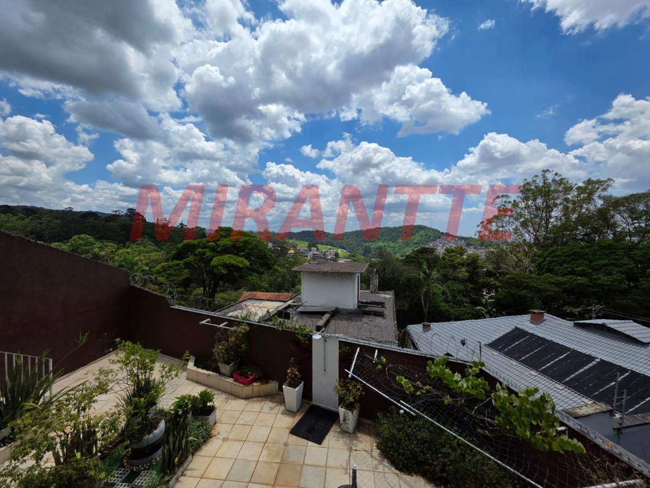 Cond. fechado de 282m² com 3 quartos em Vila Irmaos Arnoni