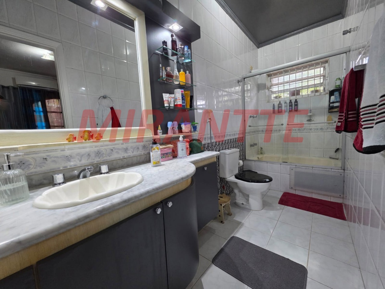 Cond. fechado de 282m² com 3 quartos em Vila Irmaos Arnoni