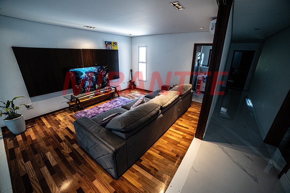 Sobrado de 400m² com 3 quartos em Jardim Floresta