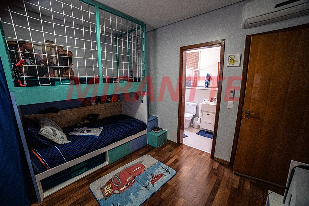 Sobrado de 400m² com 3 quartos em Jardim Floresta