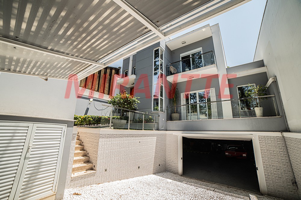 Sobrado de 400m² com 3 quartos em Jardim Floresta