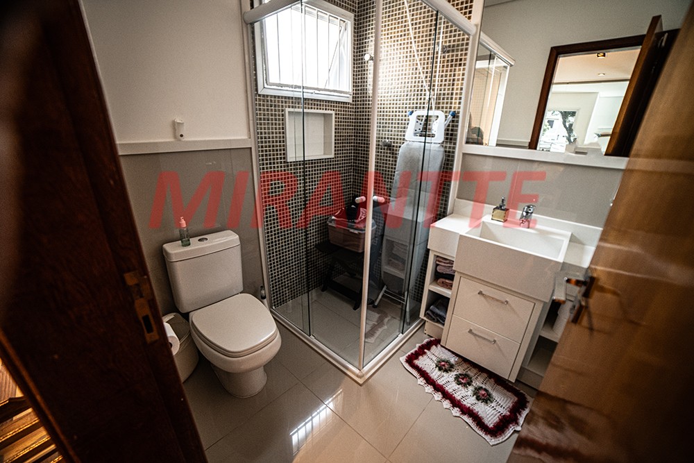 Sobrado de 400m² com 3 quartos em Jardim Floresta