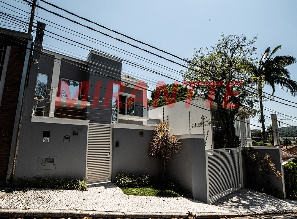 Sobrado de 400m² com 3 quartos em Jardim Floresta