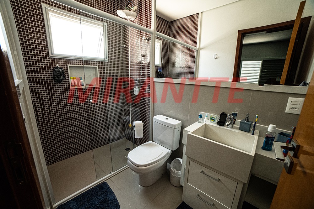 Sobrado de 400m² com 3 quartos em Jardim Floresta