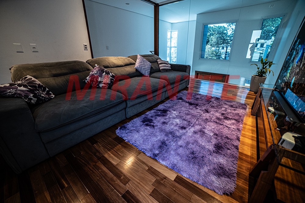 Sobrado de 400m² com 3 quartos em Jardim Floresta