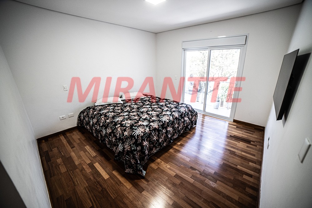 Sobrado de 400m² com 3 quartos em Jardim Floresta