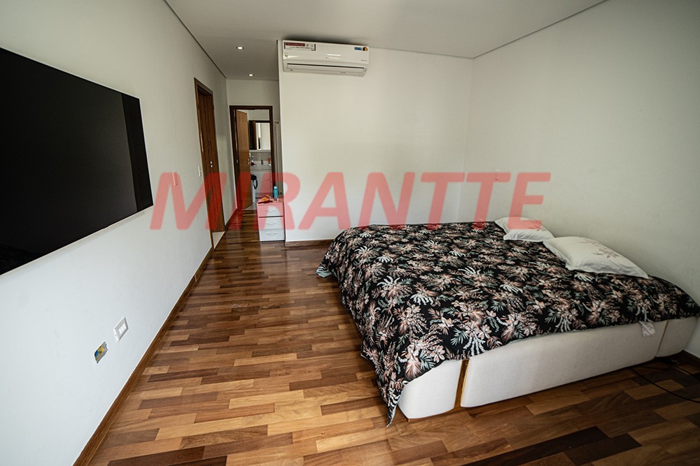Sobrado de 400m² com 3 quartos em Jardim Floresta