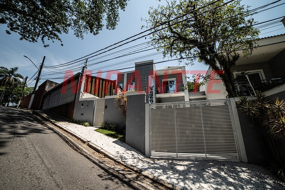 Sobrado de 400m² com 3 quartos em Jardim Floresta
