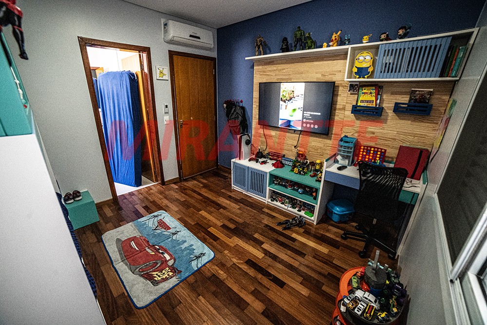 Sobrado de 400m² com 3 quartos em Jardim Floresta