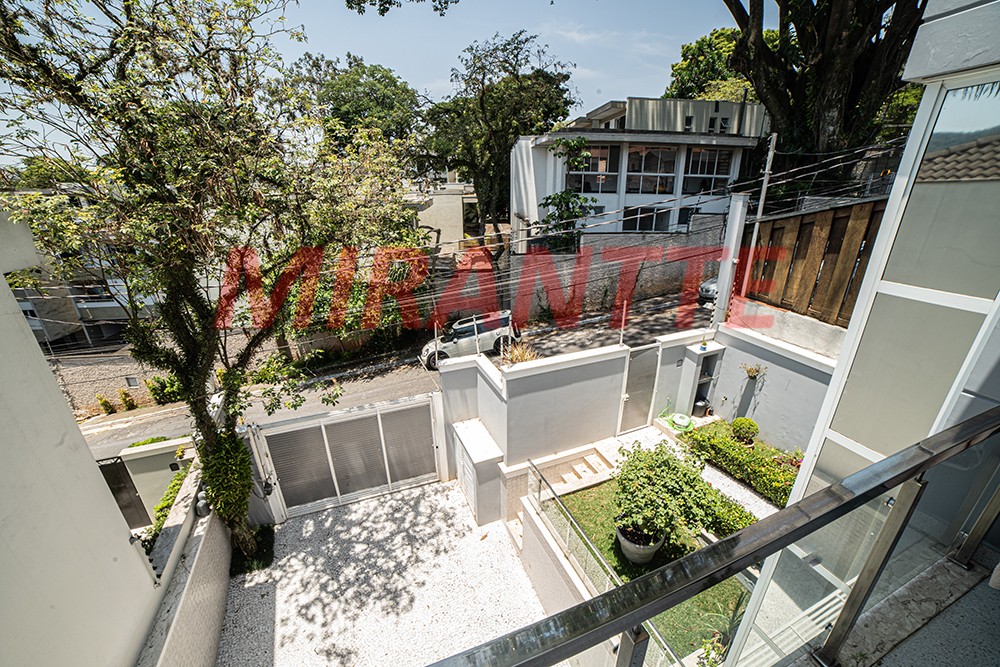 Sobrado de 400m² com 3 quartos em Jardim Floresta