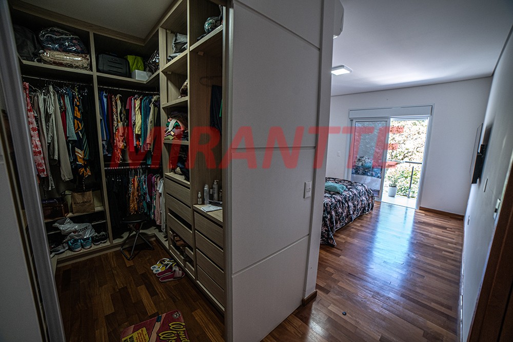 Sobrado de 400m² com 3 quartos em Jardim Floresta