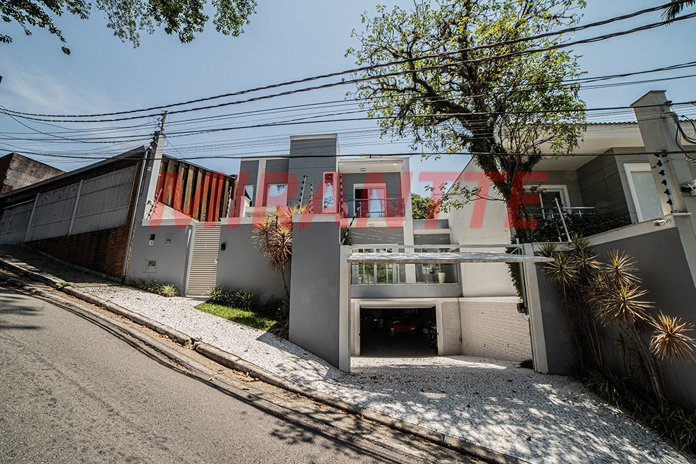 Sobrado de 400m² com 3 quartos em Jardim Floresta