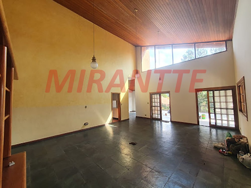 Cond. fechado de 472m² com 5 quartos em Alphaville