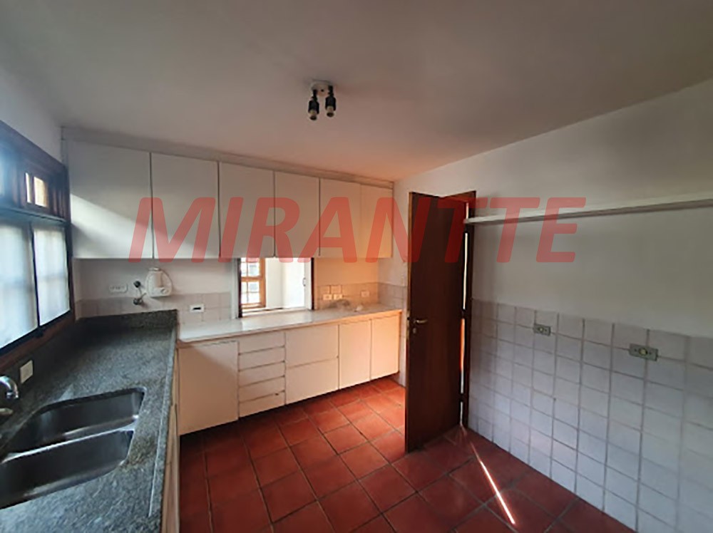 Cond. fechado de 472m² com 5 quartos em Alphaville