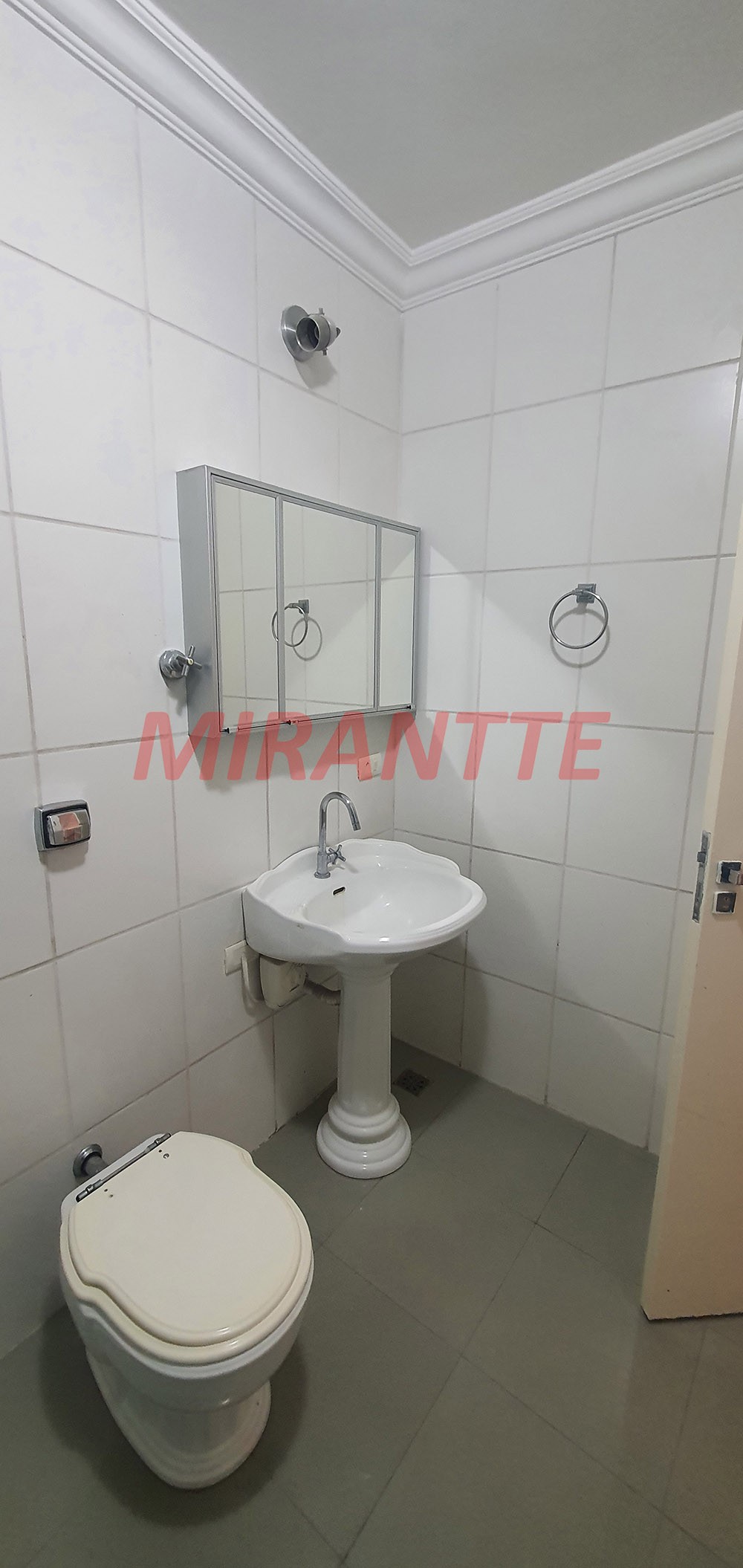Sobrado de 210m² com 4 quartos em Parque Casa De Pedra