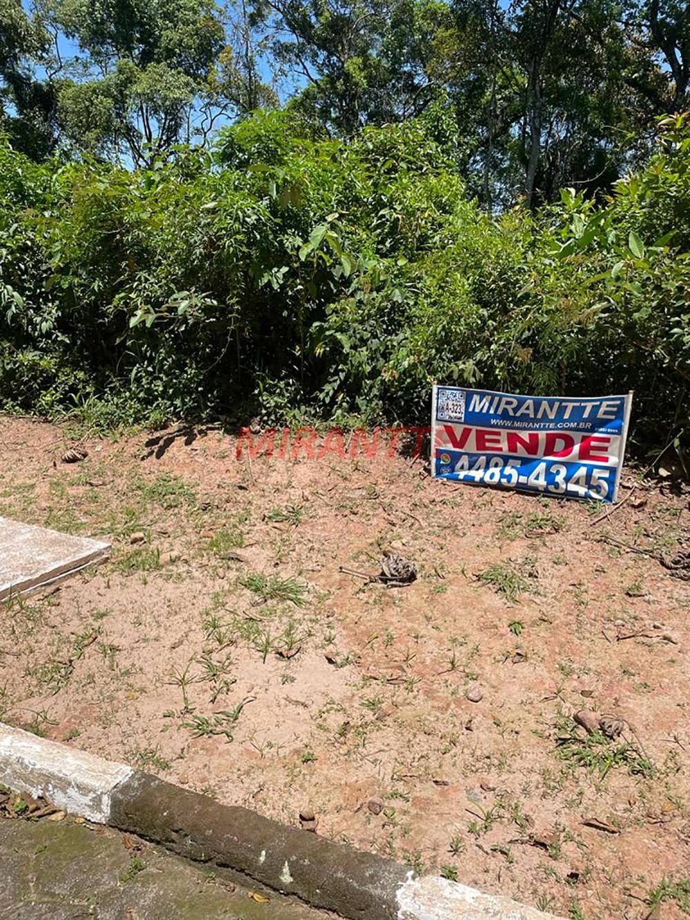 Terreno de 1000m² em Serra Da Cantareira