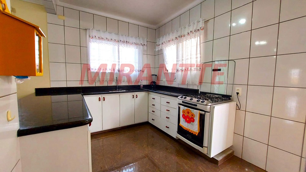 Sobrado de 369m² com 4 quartos em Vila Mazzei