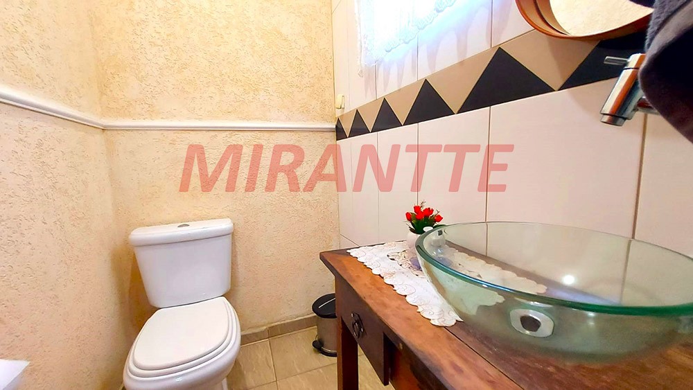 Sobrado de 369m² com 4 quartos em Vila Mazzei