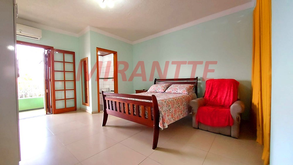 Sobrado de 369m² com 4 quartos em Vila Mazzei