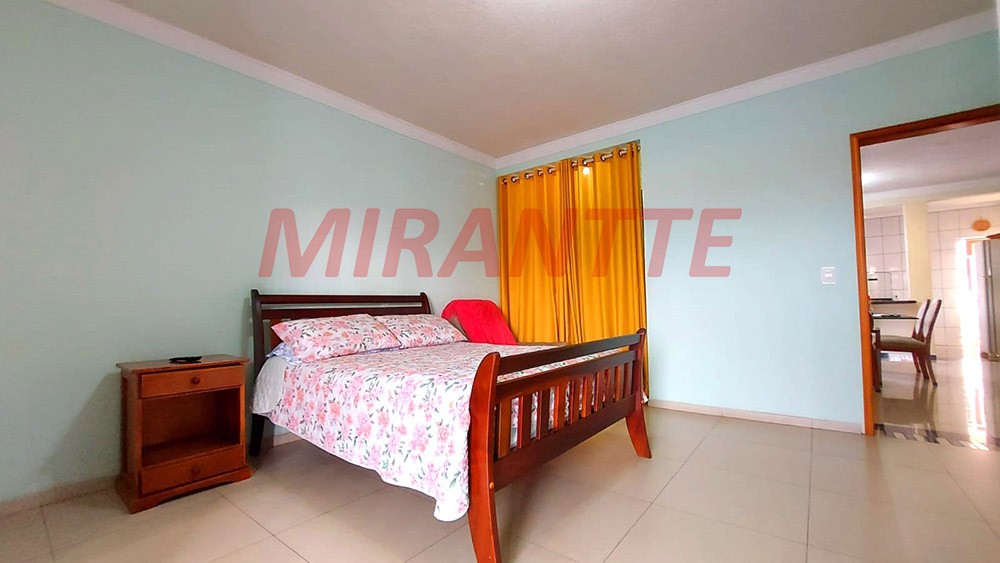 Sobrado de 369m² com 4 quartos em Vila Mazzei