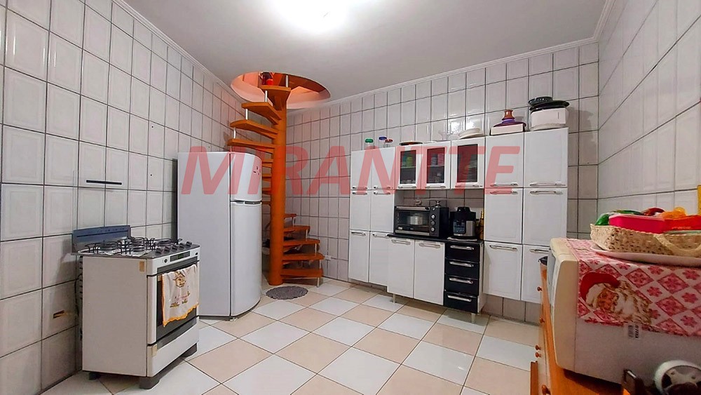 Sobrado de 369m² com 4 quartos em Vila Mazzei