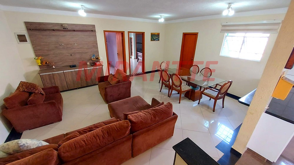 Sobrado de 369m² com 4 quartos em Vila Mazzei
