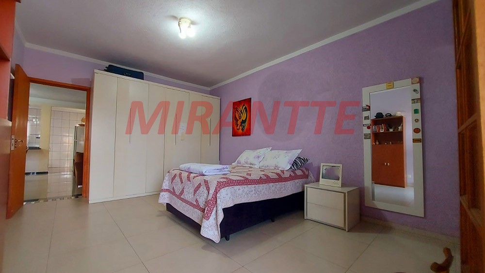Sobrado de 369m² com 4 quartos em Vila Mazzei