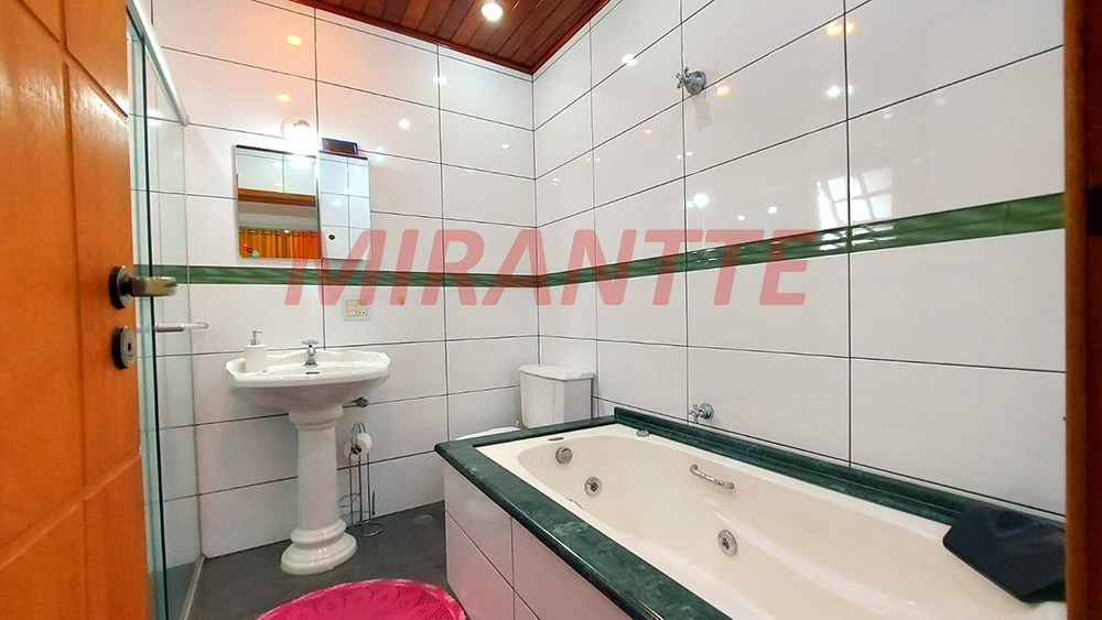 Sobrado de 369m² com 4 quartos em Vila Mazzei