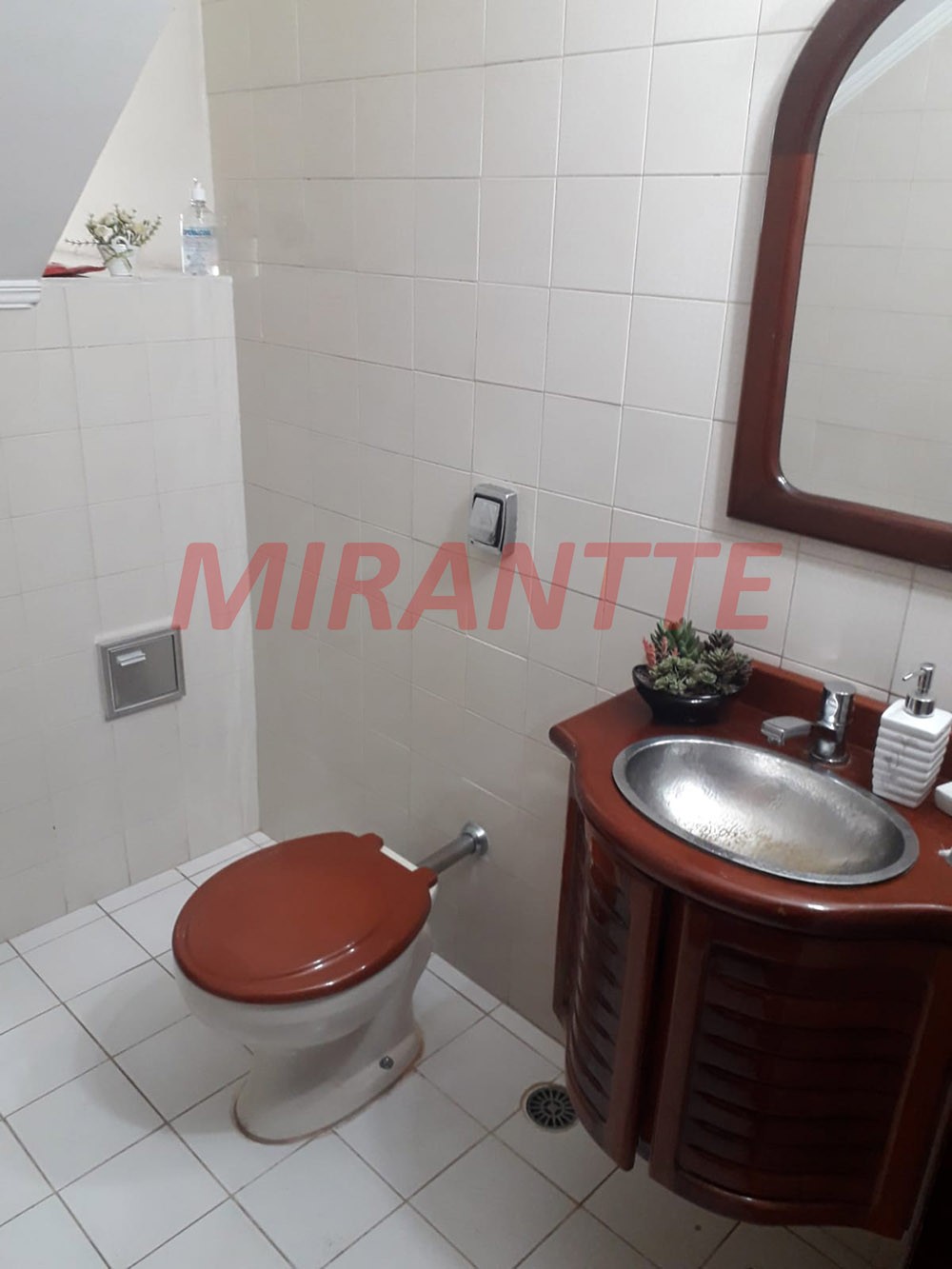 Sobrado de 196m² com 5 quartos em Vila Gustavo