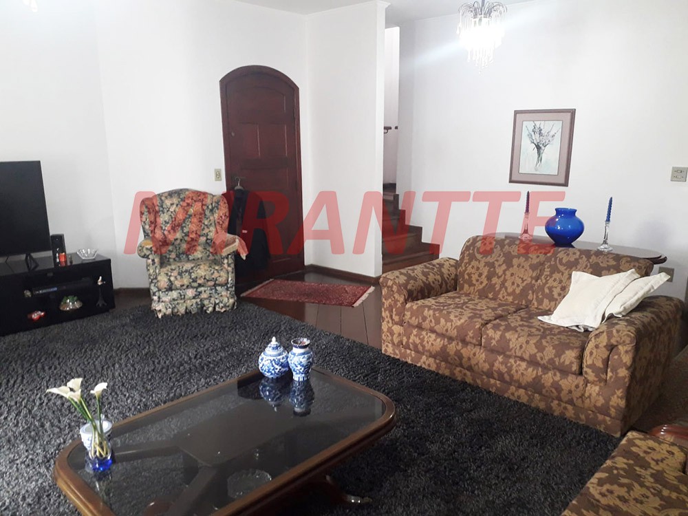 Sobrado de 196m² com 5 quartos em Vila Gustavo