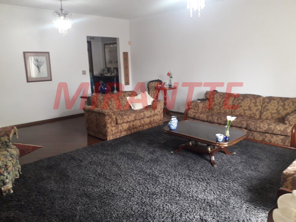 Sobrado de 196m² com 5 quartos em Vila Gustavo