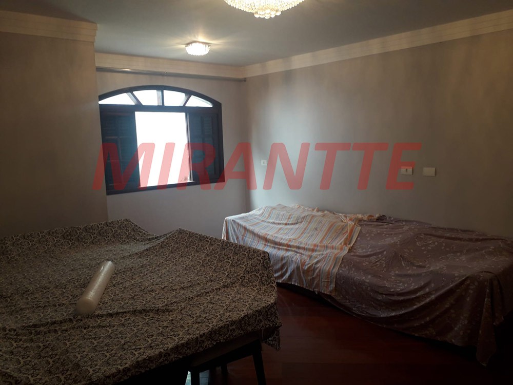 Sobrado de 196m² com 5 quartos em Vila Gustavo