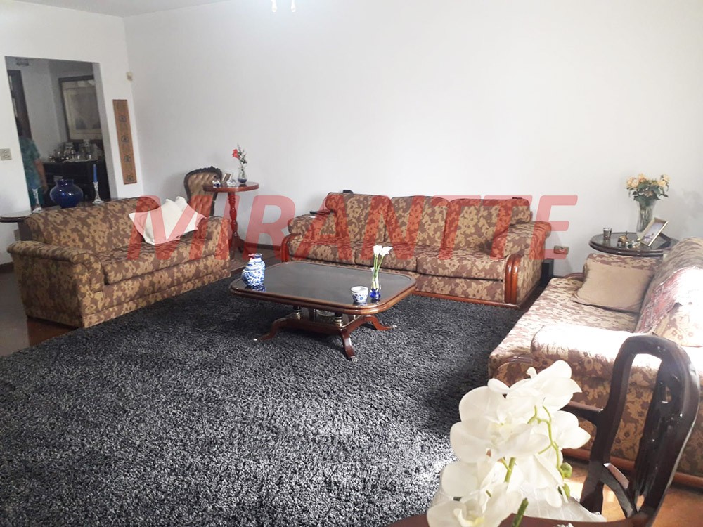 Sobrado de 196m² com 5 quartos em Vila Gustavo