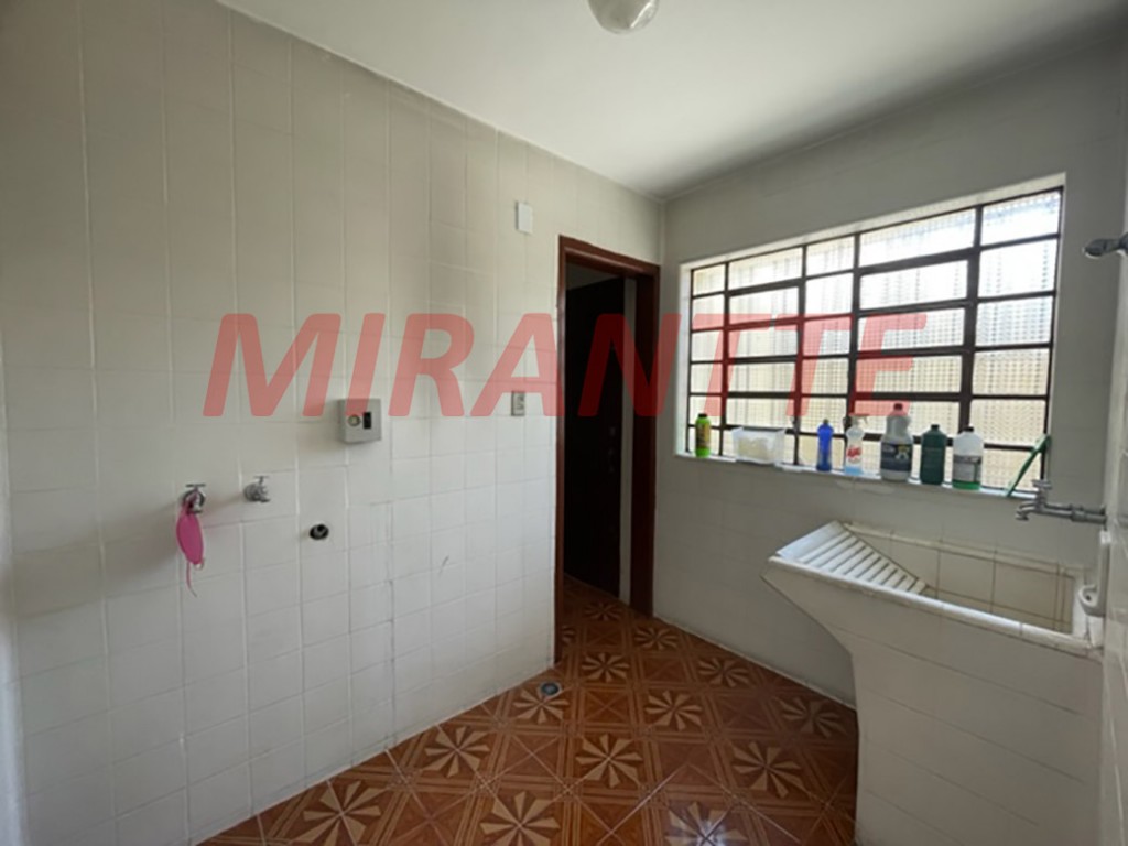 Sobrado de 240m² com 4 quartos em Santana