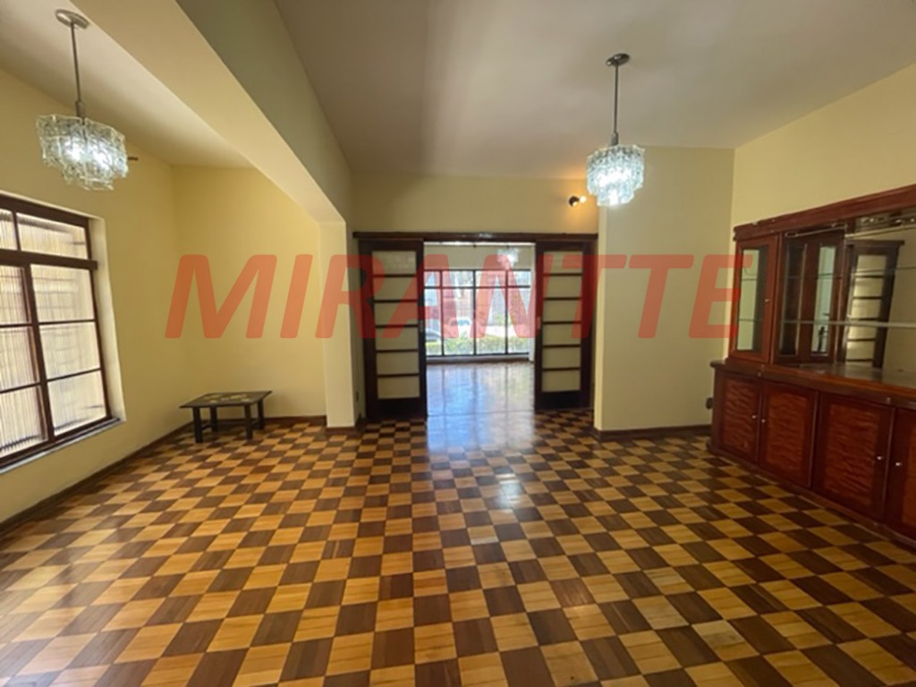 Sobrado de 240m² com 4 quartos em Santana