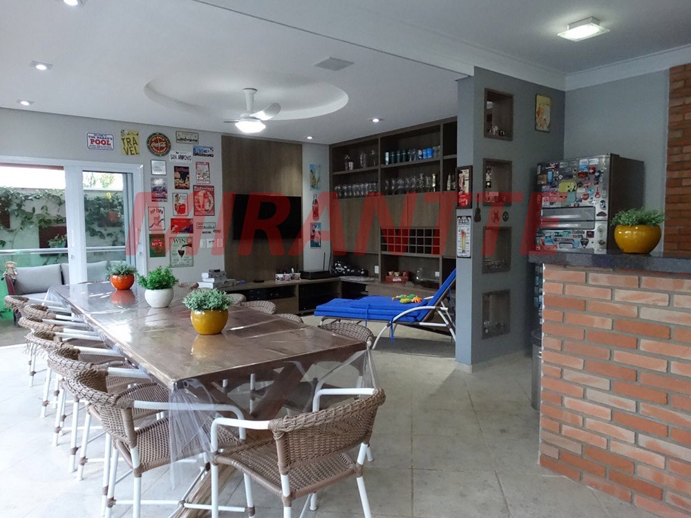 Cond. fechado de 416m² com 4 quartos em Chácara Areal