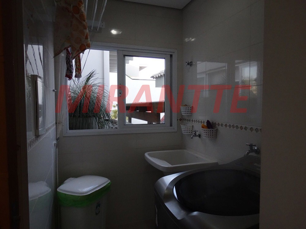 Cond. fechado de 416m² com 4 quartos em Chácara Areal