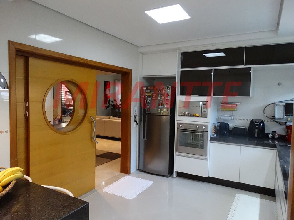 Cond. fechado de 416m² com 4 quartos em Chácara Areal